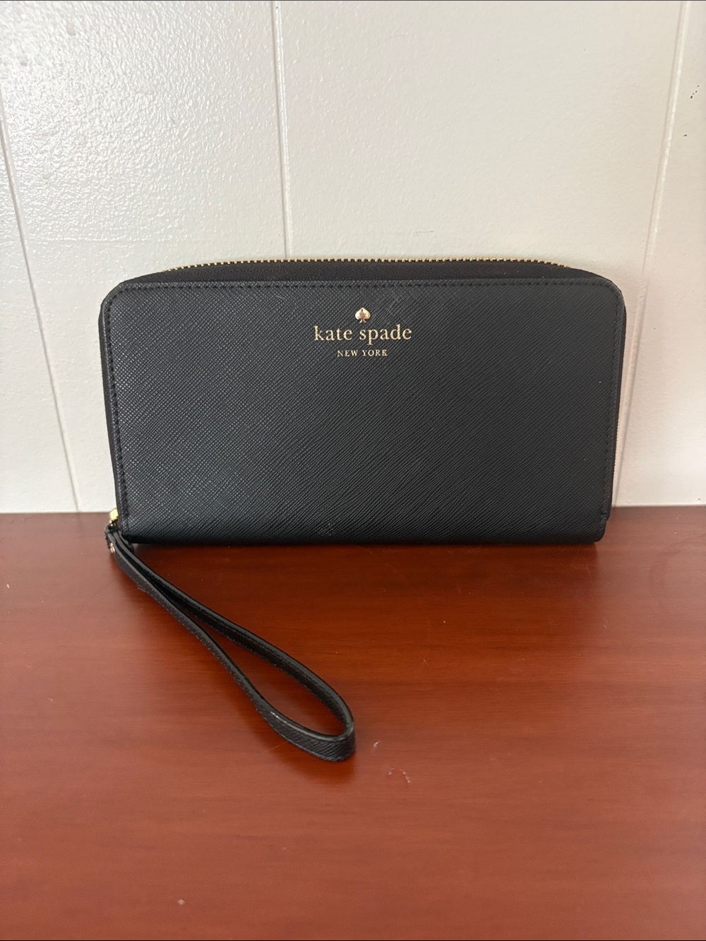 Kate Spade New York Black Saffiano Leather Zip Wallet Wristlet Clutch Carryall